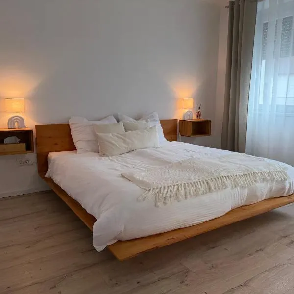 Haus mit Terrasse in Parndorf, готель у Парндорфі