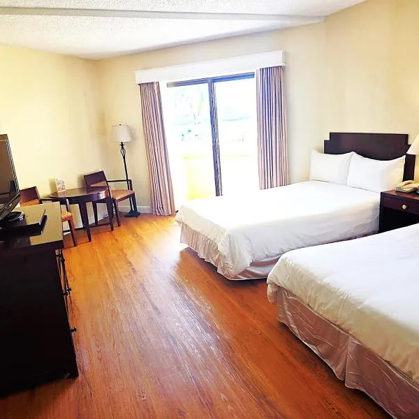 ホリデイ リゾート＆スパ グアム（Holiday Resort & Spa Guam）、タモンのホテル