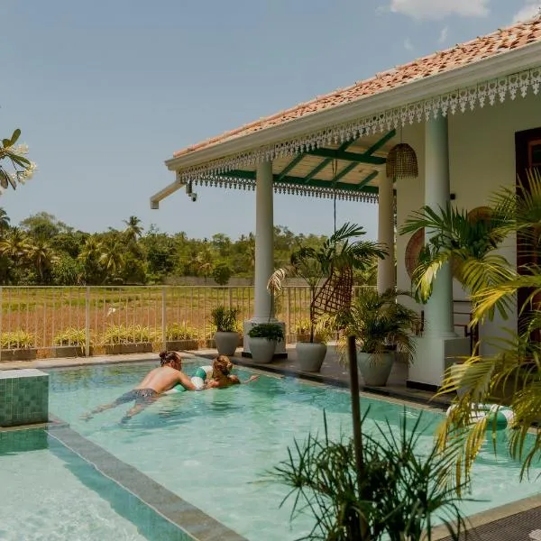 ISOLA - Surf House, hotel di Koggala