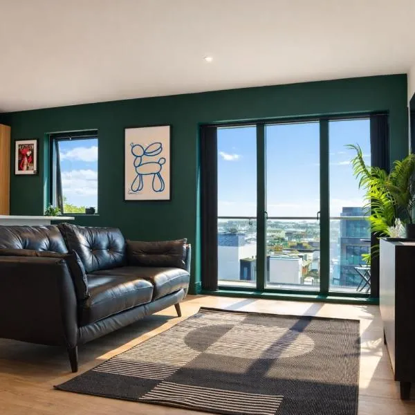 Modern flat moments from Tolcarne beach, hotel a Newquay