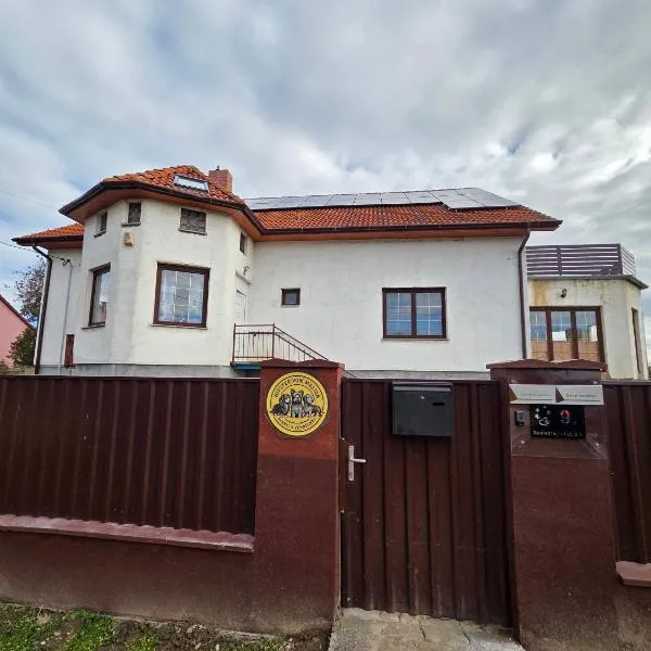 Hipster Vom Malida Kennel & Vendégház, hotel v destinácii Uraiújfalu