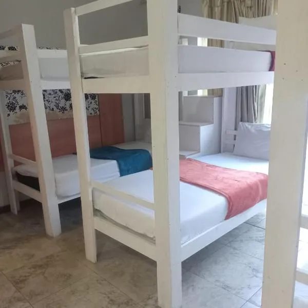 Lodge & Backpackers at Star Legend Parow, hotel a Parow