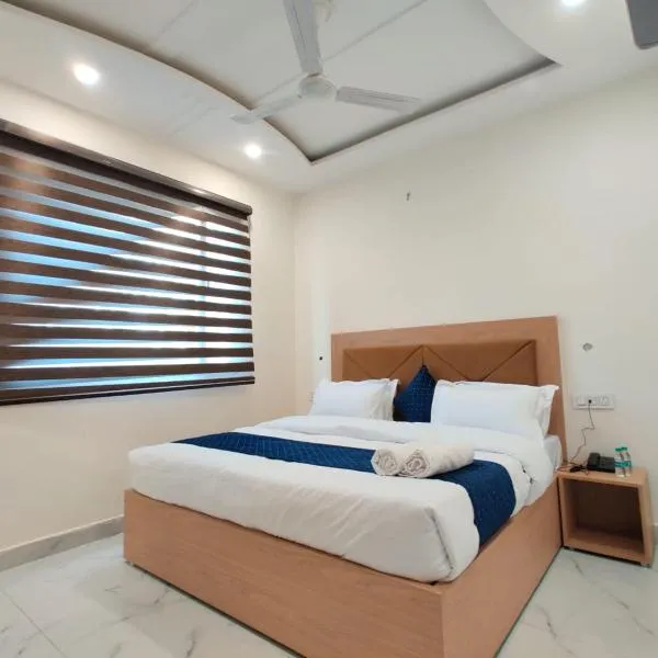 Hotel KALRA 300 Mtr from golden temple, hotel di Amritsar