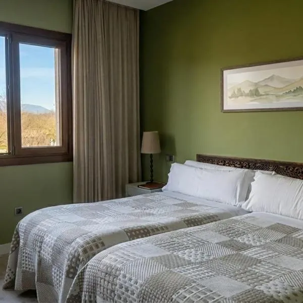 Hotel El Mirlo Blanco, hótel í Candeleda