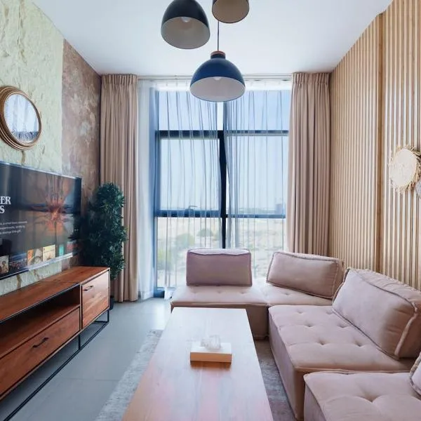 Stylish 1BR Desert Retreat with Pool & Parking CB1-12-RA1-507-1br – hotel w Szardży