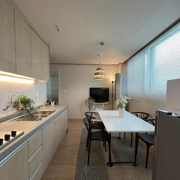 방3,4Sbed,공항버스4분,2호선봉천역5분 – hotel w Seulu