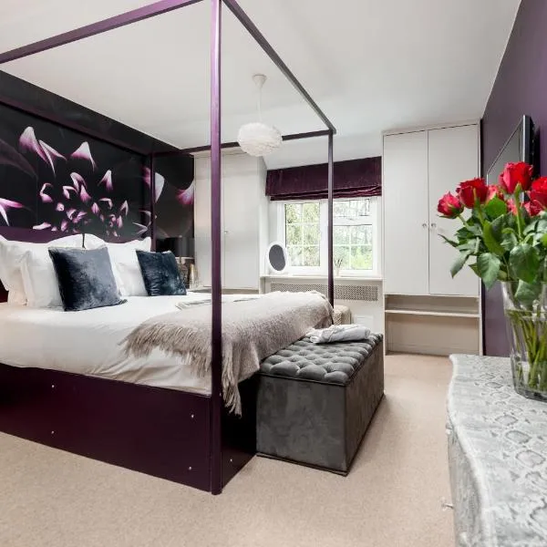 LUXURIOUS Country Rooms in Hurley - THE FOX, hotel v destinácii Hurley