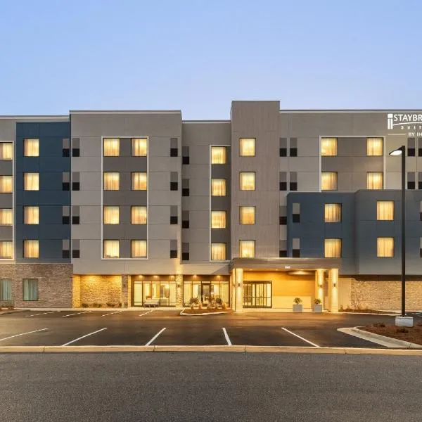 Staybridge Suites Norfolk Airport by IHG, хотел в Норфолк