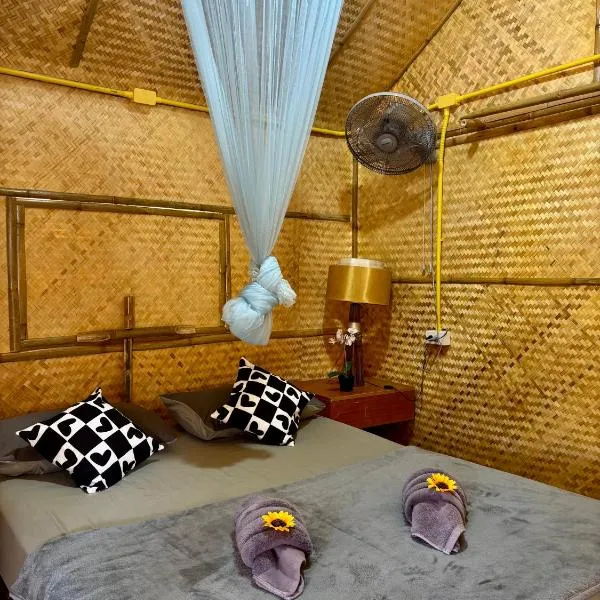 Bunga Hut Koh Lanta, hotel di Ko Lanta
