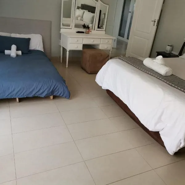 Megs Guesthouse, hotel in Ballito