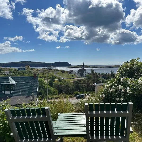 Trinity's Oceanview Gem St Paul's Schoolhouse, hotel in Trinity