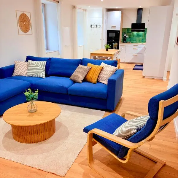 Viesnīca Le salon des voyageurs - Appartement au coeur du Centre Historique de Dole avec Terrasse pilsētā Dole