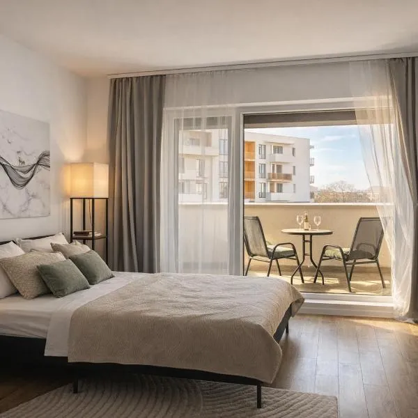 LUMO Terrace Studio with Private Parking near Coresi، فندق في براشوف