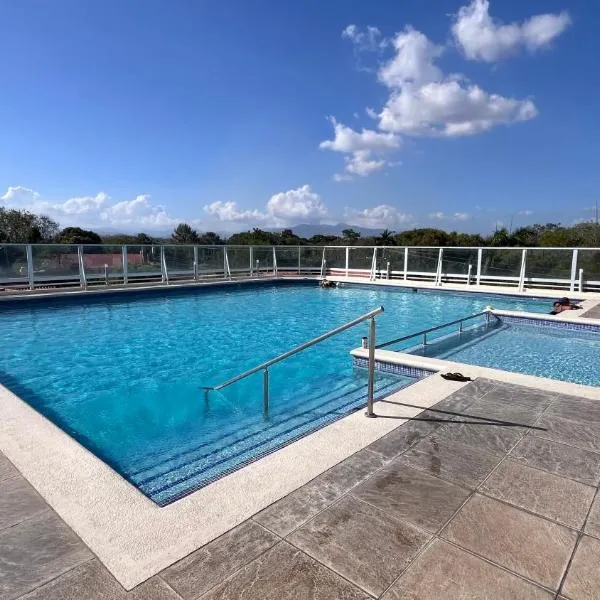 Sunny Loft at PH Ibiza Vistas al Mar y Diseño Moderno, hotel a Playa Coronado