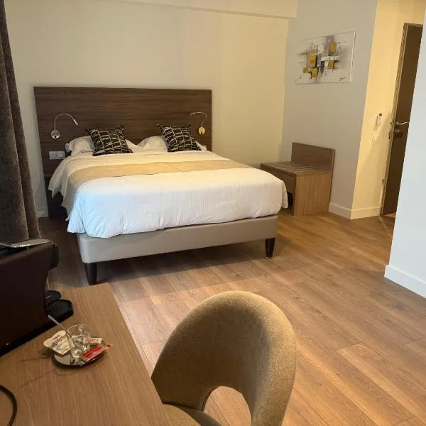 Logis Hotel Le Petit Casset, hotel u gradu La Boisse