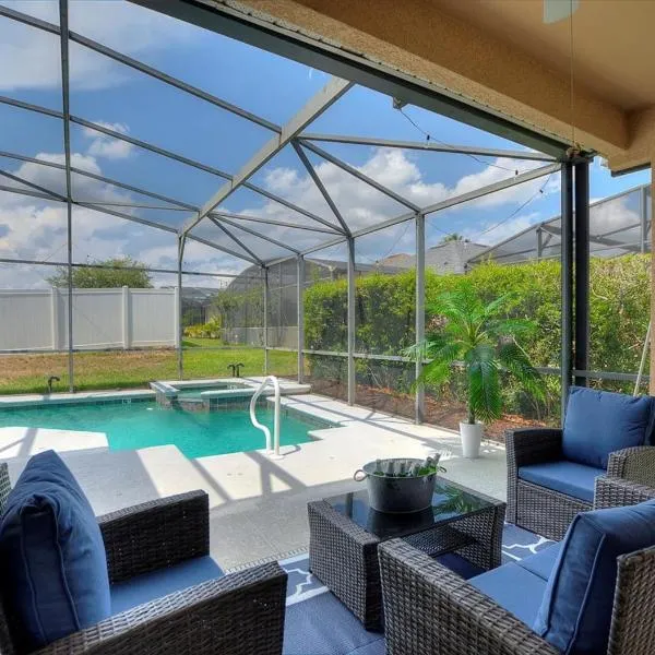 Chic 4BR,Heated Pool,Jacuzzi & Dining Oasis near Disney & Legoland، فندق في هينز سيتي