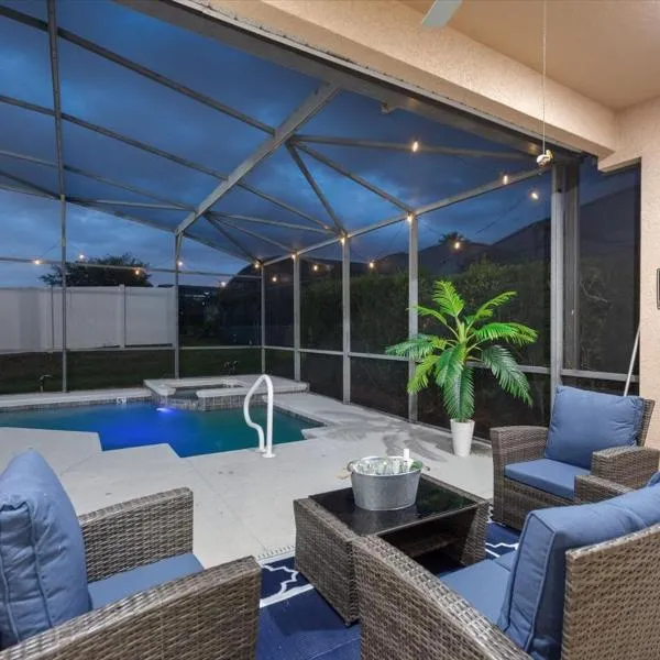 Chic 4BR,Heated Pool,Jacuzzi & Dining Oasis near Disney & Legoland, hotel a Haines City