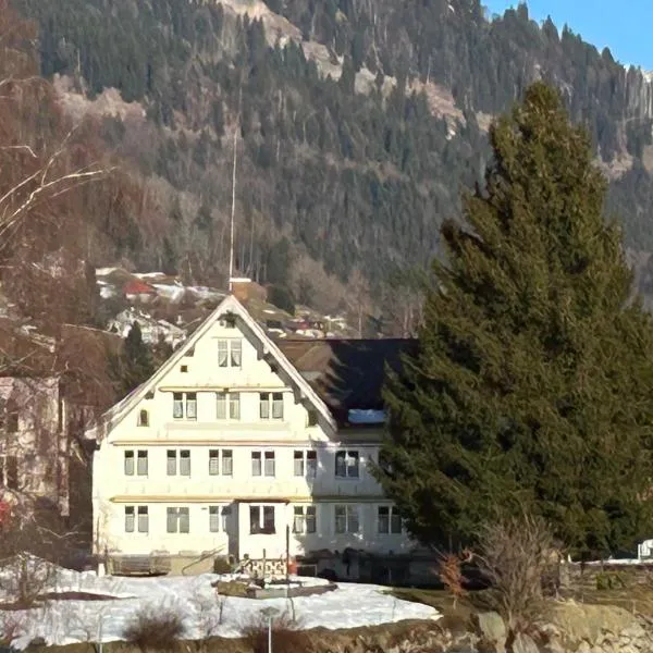 Schlafen im Sternen Ennetbühl、Nesslauのホテル