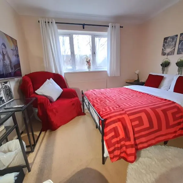 Four Bedrooms at 34 Forge Close, hotel in Tettenhall