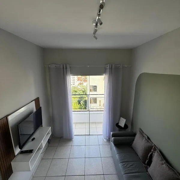 Apartamento com varanda, Hotel in Lavras