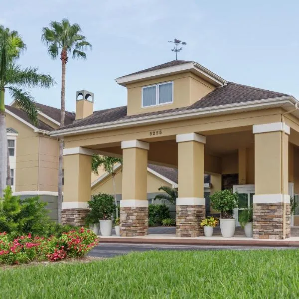Homewood Suites by Hilton Fort Myers, отель в Форт-Майерсе