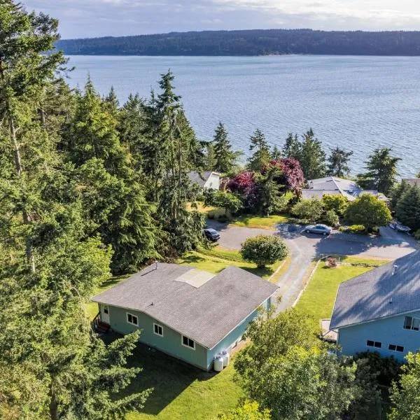 Wolf Beach Cottage by AvantStay, hotel in Langley