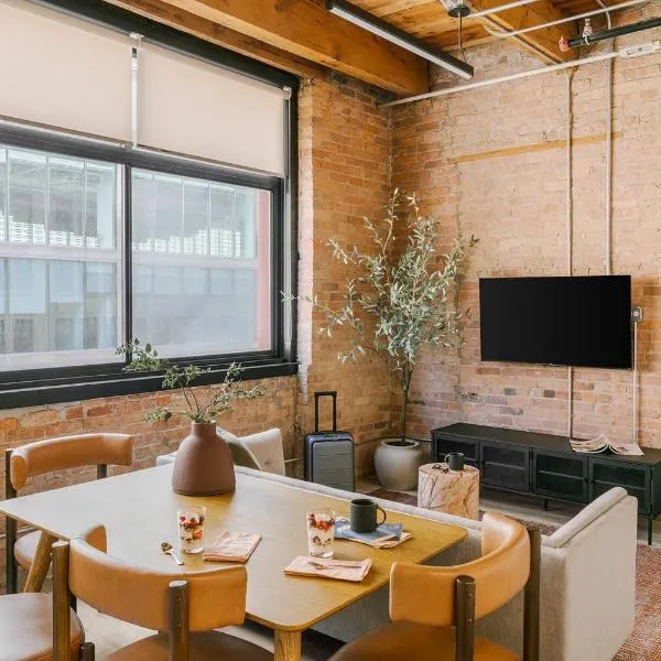LIVN West Loop Chicago 2 BR City View, hotel u Chicagu