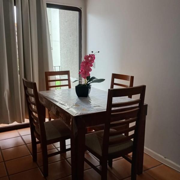 Apartamento completo a 4 quadras da praia da enseada - Foto 4
