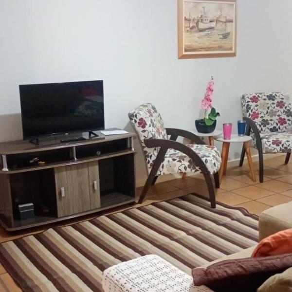 Apartamento completo a 4 quadras da praia da enseada - Foto 5