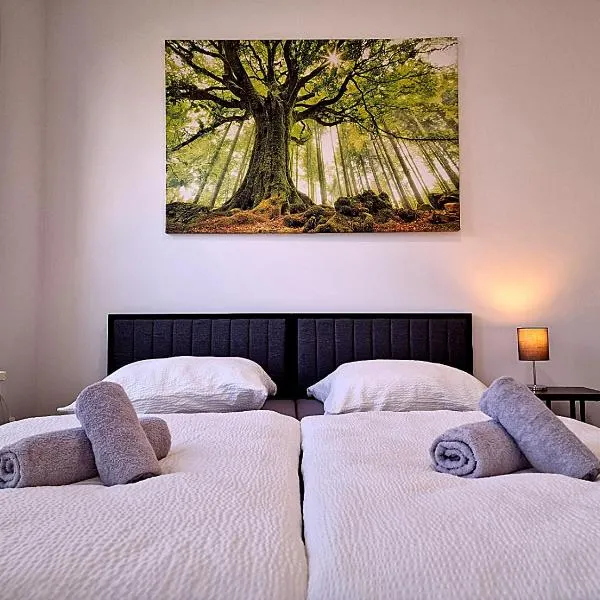HappySide Travel & Work 3 - 6 Personen - WLAN - NordWest, hotel in Leipzig
