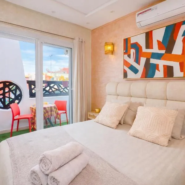Tea time, 3 Bedroom Home plus Large terber terrace, hotel v destinaci Agadir