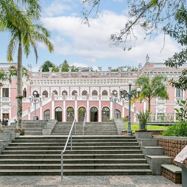 ROY, prédio novo próximo ao mercado público