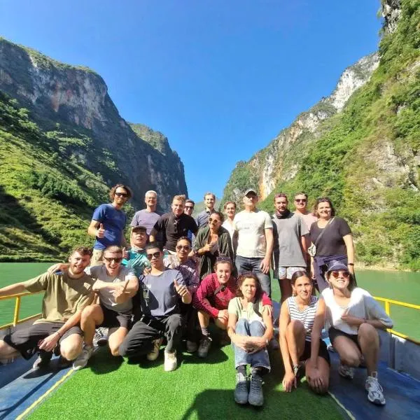 Ma Pi Adventures Ha Giang Loop Tour & Motorbike Rental, hotel din Ha Giang