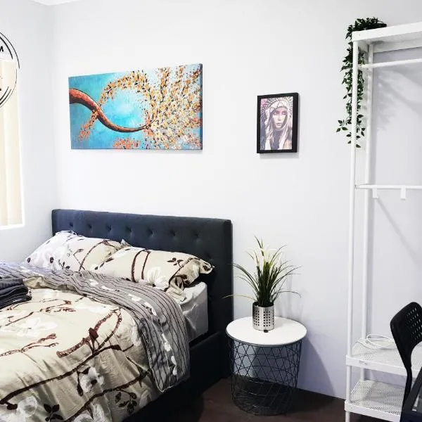 Lively Double Room - Near Olympic Park - Shared Bathroom, hotel in Regents Park