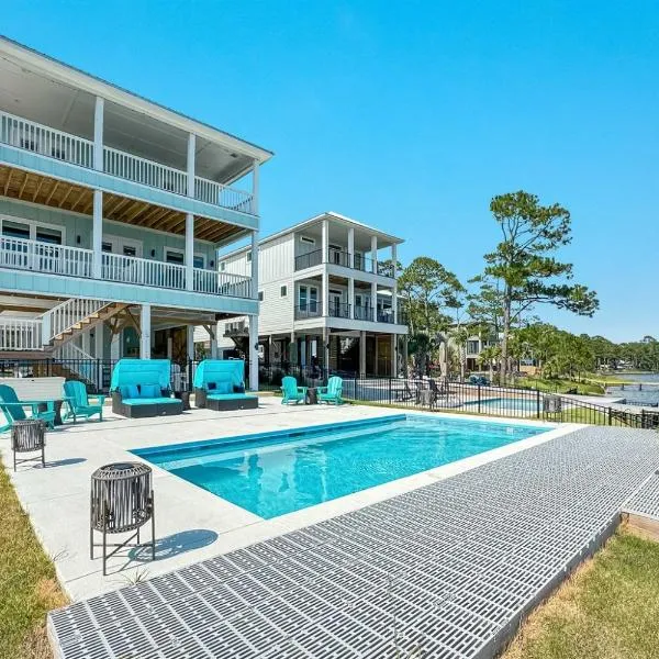 Water Oaks Lagoon House- Heated Pool Dock, Modern Waterfront Home: Gulf Shores şehrinde bir otel