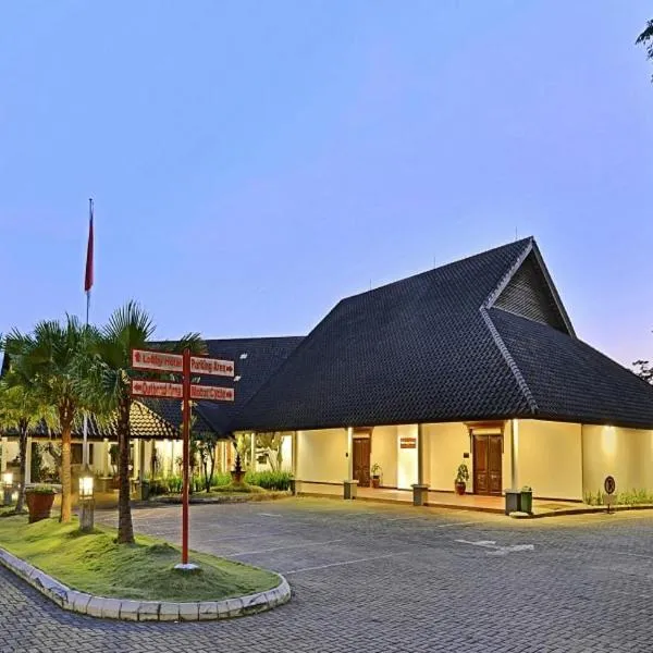 Grand Whiz Hotel Trawas Mojokerto, khách sạn ở Trawas