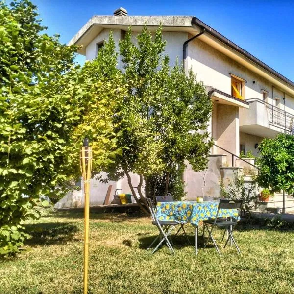 Da Jack, Apartment with garden and parking, Penne Ideal for families and pets，Penne的飯店