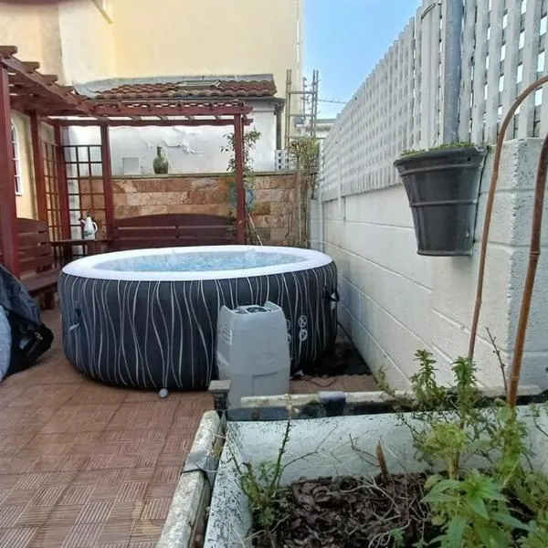 Quadruplex with Hot Tub & Pool Table, hotel v destinaci Cardiff