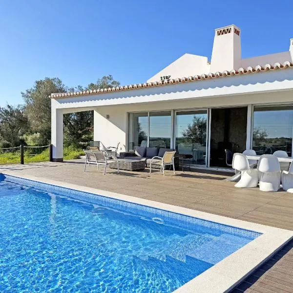 Country Villa by Salgados Beach, hotell sihtkohas Pêra