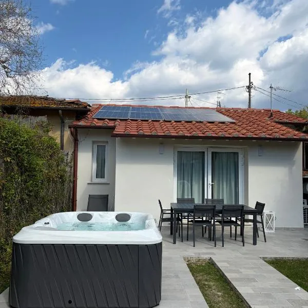 Villa con Jacuzzi, хотел в Форте дей Марми