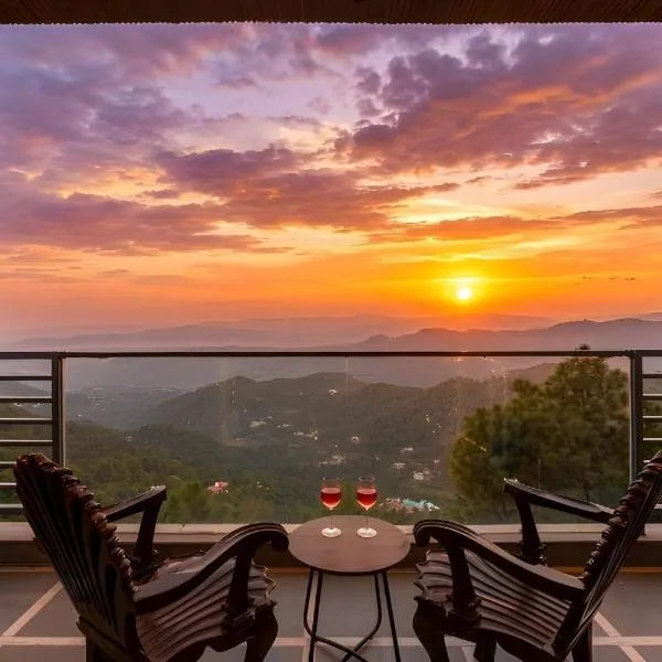 StayVista at The Elmstone - Skyline Apartments with Bonfire, BBQ, хотел в Касаули