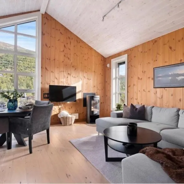 Stranda Fjellgrend, 2 bedrooms and loft 96B، فندق في ستراندا