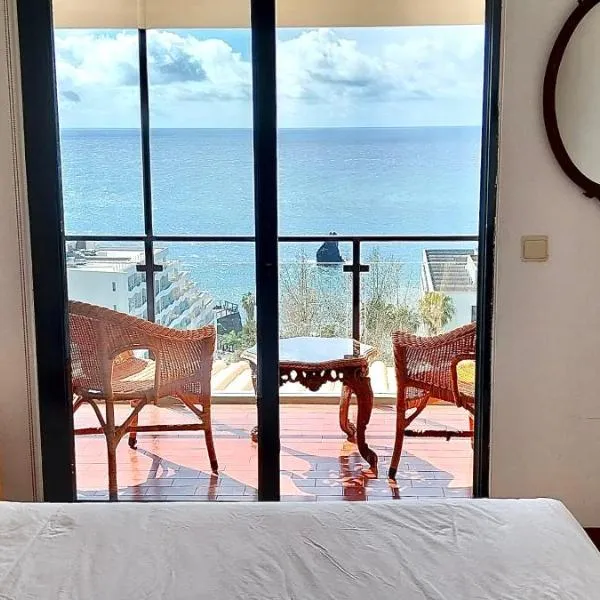 Lido ocean front penthouse, hótel í Funchal