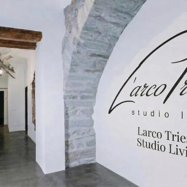 L'Arco Trieste studio living 1, hotel em Trieste