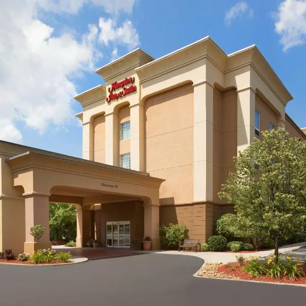 Hampton Inn & Suites Greenfield, hotelli kohteessa Greenfield