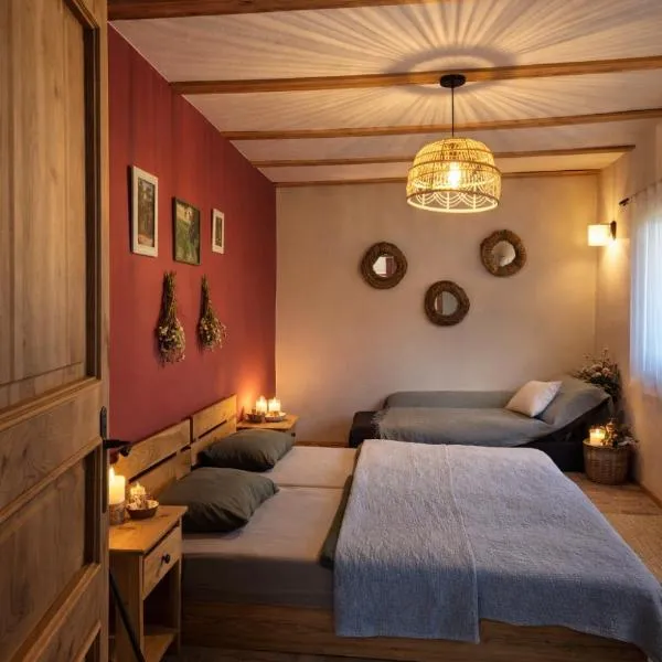 Folwark Wierzchy - Domki koło Tlenia โรงแรมในWierzchy