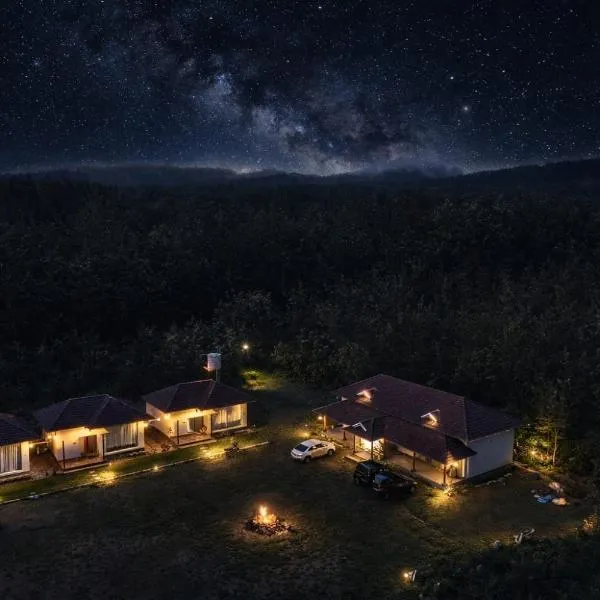 Kavalubare Retreat by Dazzle Destinations - Private Cottages and Near to City, hotel i Chikmagalūr