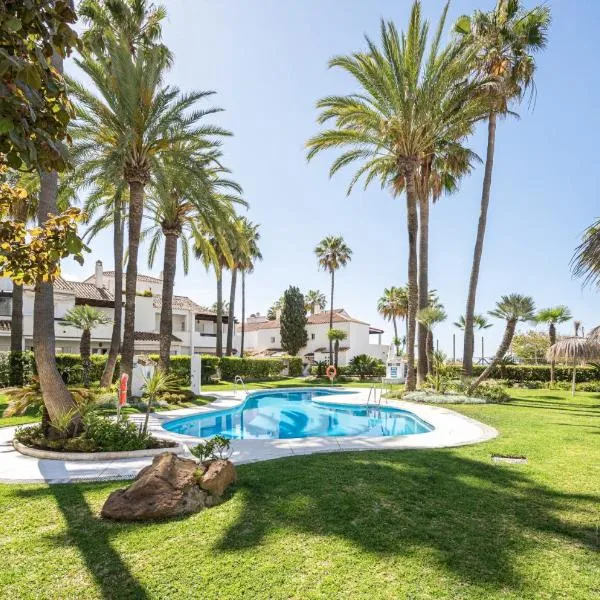 Bright Chalet with Swimming Pool and Beachfront, khách sạn ở Marbella