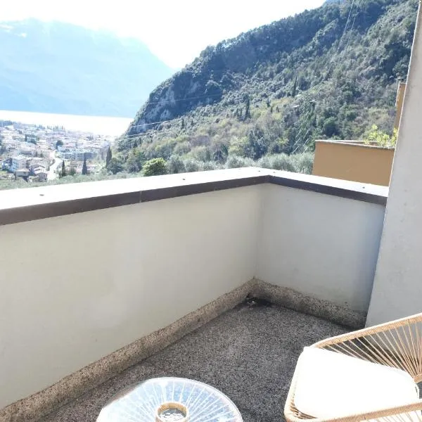 Casa Segantini - Panorama Pool Apartment – hotel w mieście Riva del Garda