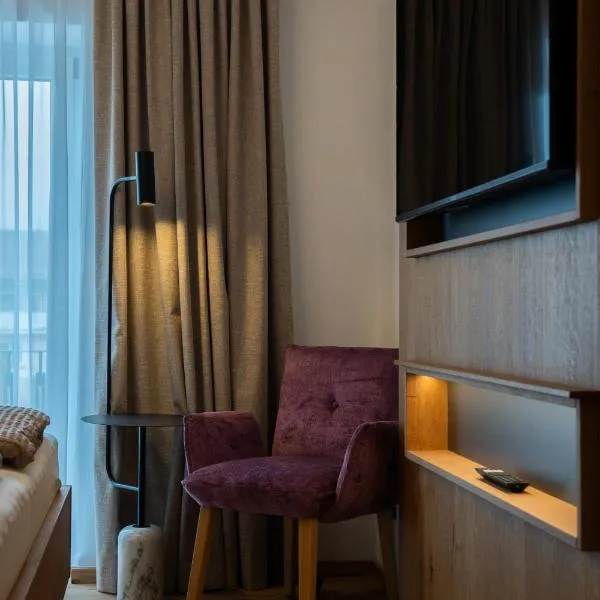 Zenger Hotel, hotel u gradu Offenberg